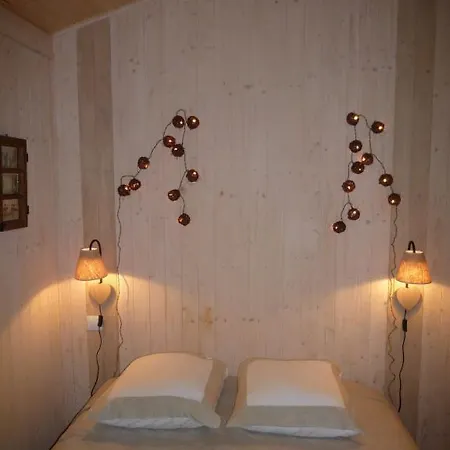 Village Chateau De Termes, Gites, Chalets, Piscine, Jacuzzi, Sauna Feriehus Martel