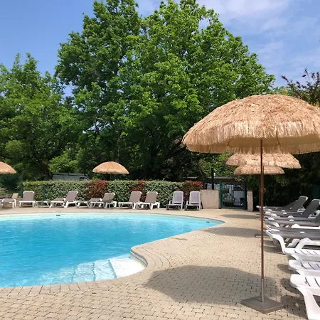 Village Chateau De Termes, Gites, Chalets, Piscine, Jacuzzi, Sauna Feriehus