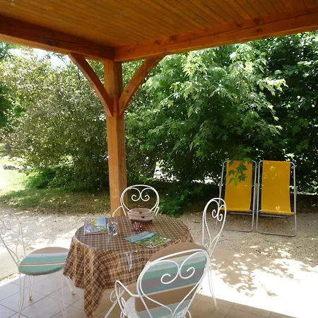 Feriehus Village Chateau De Termes, Gites, Chalets, Piscine, Jacuzzi, Sauna *
