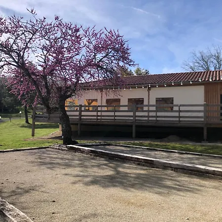 Dom wakacyjny Village Vacances Chateau De Termes, Gites, Chalets, Piscine, Jacuzzi, Sauna