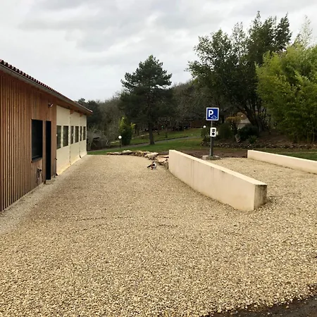 Village Chateau De Termes, Gites, Chalets, Piscine, Jacuzzi, Sauna Casa vacanze
