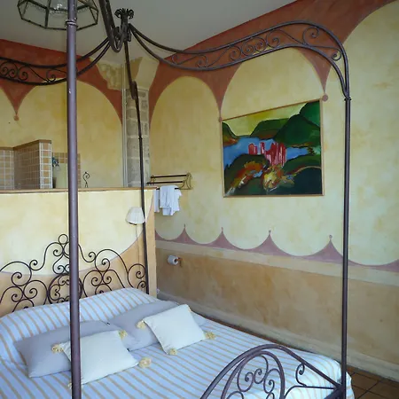 Village Chateau De Termes, Gites, Chalets, Piscine, Jacuzzi, Sauna