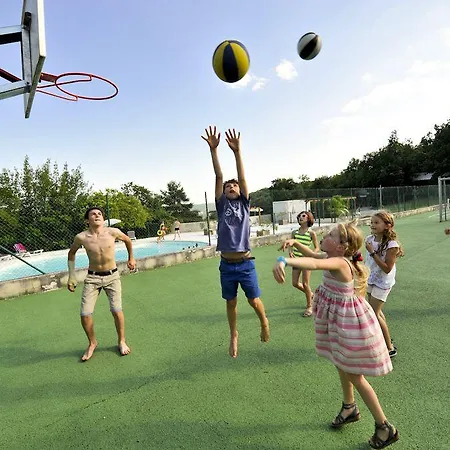 Village Chateau De Termes, Gites, Chalets, Piscine, Jacuzzi, Sauna Feriehus Martel