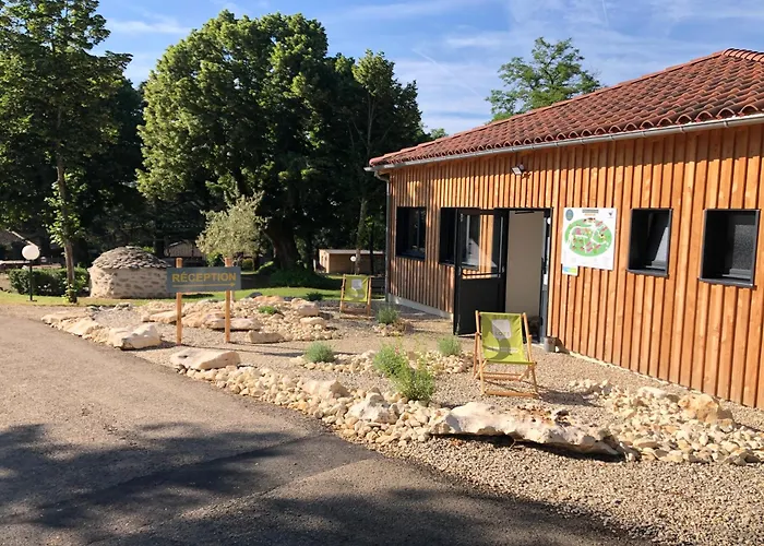 Village Vacances Chateau De Termes, Gites, Chalets, Piscine, Jacuzzi, Sauna * Martel