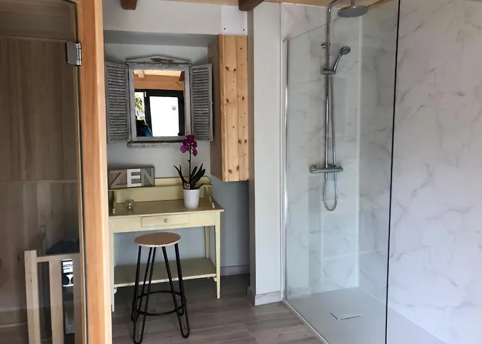 Dom wakacyjny Village Vacances Chateau De Termes, Gites, Chalets, Piscine, Jacuzzi, Sauna