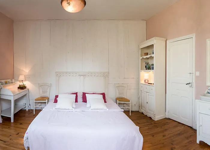 Dom wakacyjny Village Vacances Chateau De Termes, Gites, Chalets, Piscine, Jacuzzi, Sauna Martel