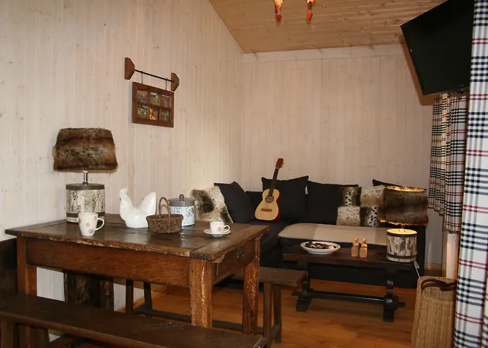 Village Vacances Chateau De Termes, Gites, Chalets, Piscine, Jacuzzi, Sauna * Martel