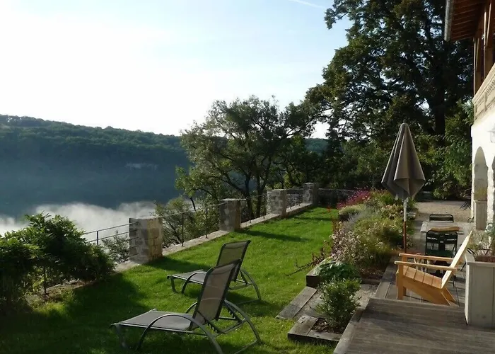 Dom wakacyjny Village Vacances Chateau De Termes, Gites, Chalets, Piscine, Jacuzzi, Sauna *