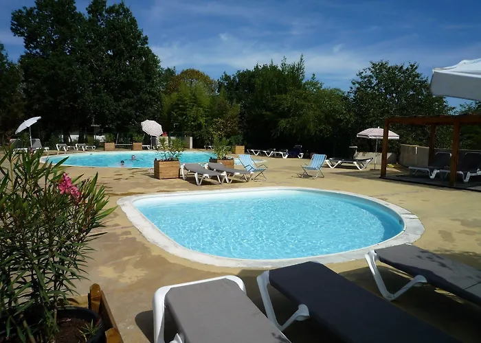 Village Vacances Chateau De Termes, Gites, Chalets, Piscine, Jacuzzi, Sauna * Martel