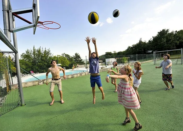 Village Vacances Chateau De Termes, Gites, Chalets, Piscine, Jacuzzi, Sauna Dom wakacyjny Martel