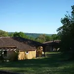 Prázdninový dům Village Vacances Chateau De Termes, Gites, Chalets, Piscine, Jacuzzi, Sauna *