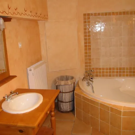 Village Chateau De Termes, Gites, Chalets, Piscine, Jacuzzi, Sauna Prázdninový dům Martel