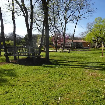 Village Chateau De Termes, Gites, Chalets, Piscine, Jacuzzi, Sauna Martel
