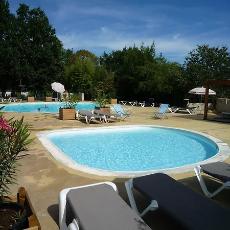 Village Chateau De Termes, Gites, Chalets, Piscine, Jacuzzi, Sauna * Martel