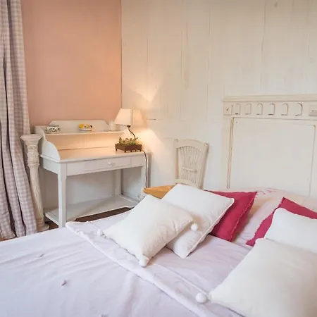 Village Chateau De Termes, Gites, Chalets, Piscine, Jacuzzi, Sauna Martel