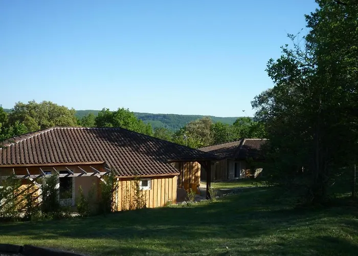 Дом отдыха Village Vacances Chateau De Termes, Gites, Chalets, Piscine, Jacuzzi, Sauna *