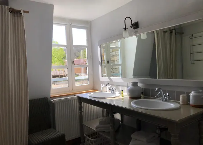 Village Vacances Chateau De Termes, Gites, Chalets, Piscine, Jacuzzi, Sauna * Martel