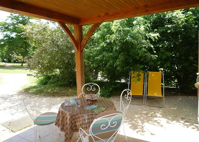 Casa vacanze Village Vacances Chateau De Termes, Gites, Chalets, Piscine, Jacuzzi, Sauna *