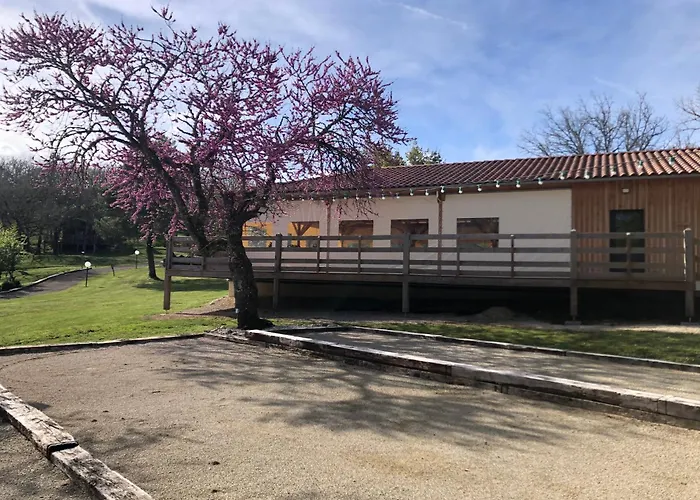 Σπίτι διακοπών Village Vacances Chateau De Termes, Gites, Chalets, Piscine, Jacuzzi, Sauna